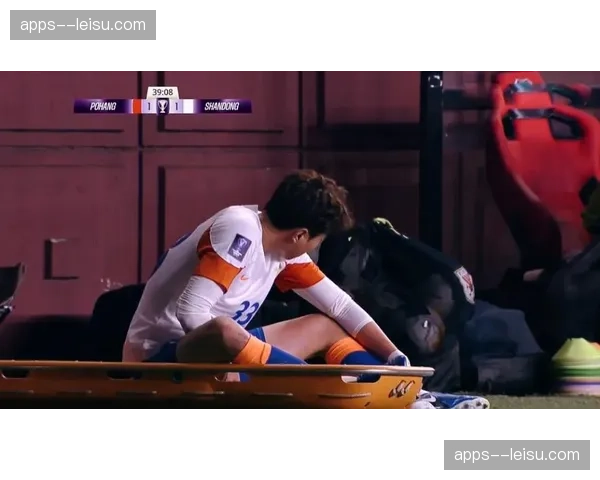 山东泰山中场失控，克雷桑出球失误直接导致丢球